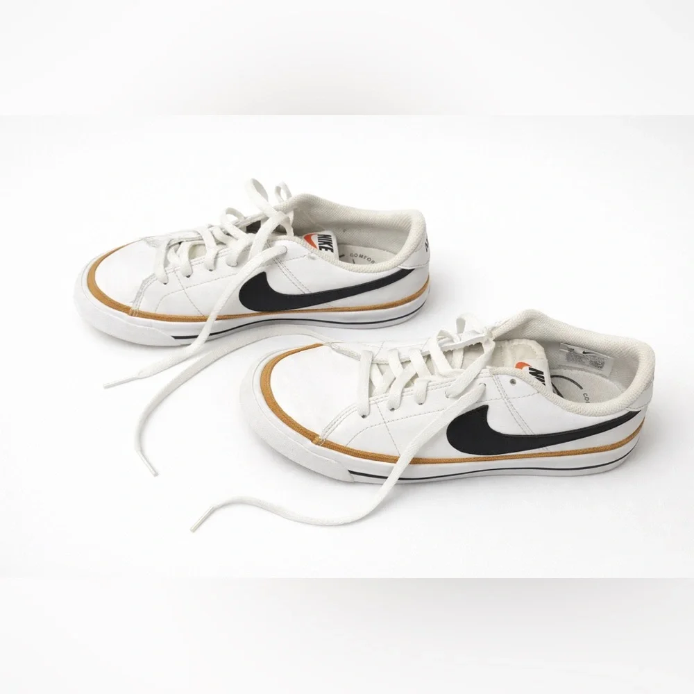 Nike Low Top White Sneakers Gum Sole Comfort Insole